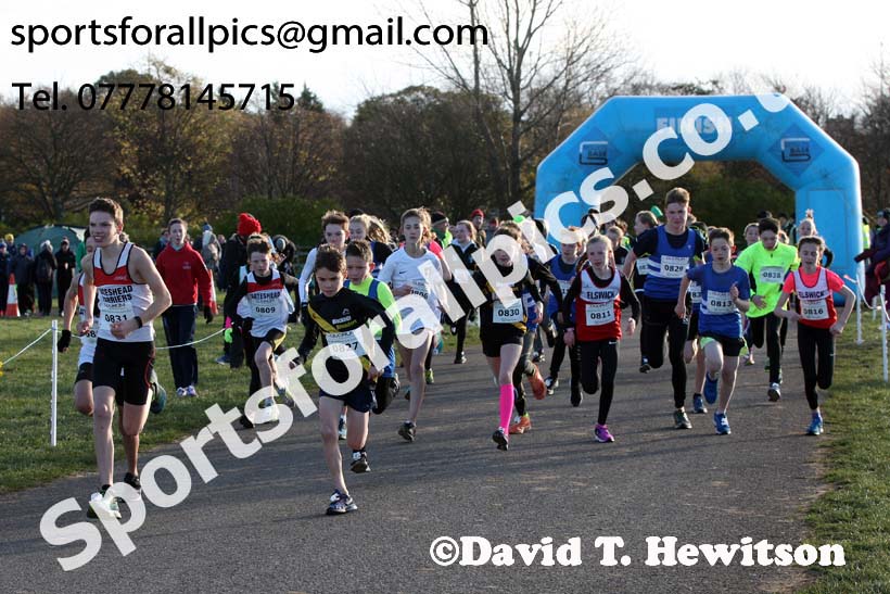 Boys and girls under-13s Heaton Harriers Memorial Road Races, Newcastle. Photo:  David T. Hewitson/Sports for All Pics